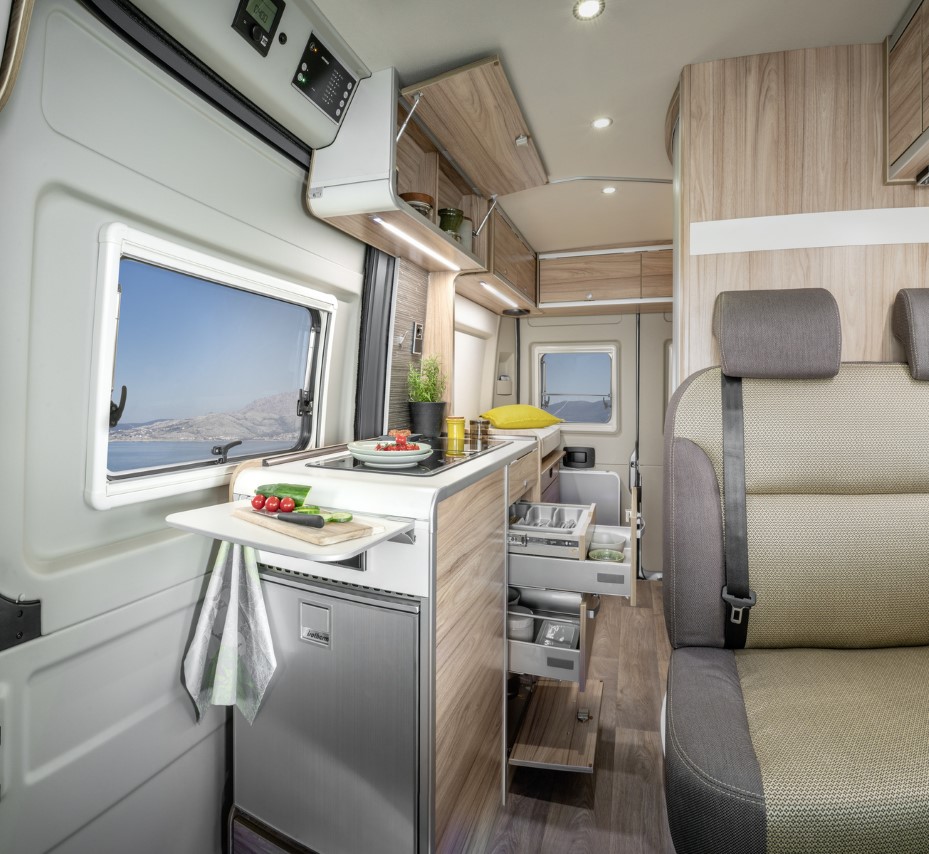 Camper Van Ayers Rock | HYMER Motorhomes | Travelworld