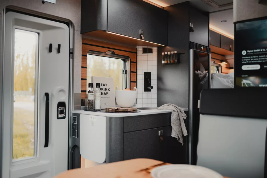 HYMER ML-T 570 CrossOver kitchen area