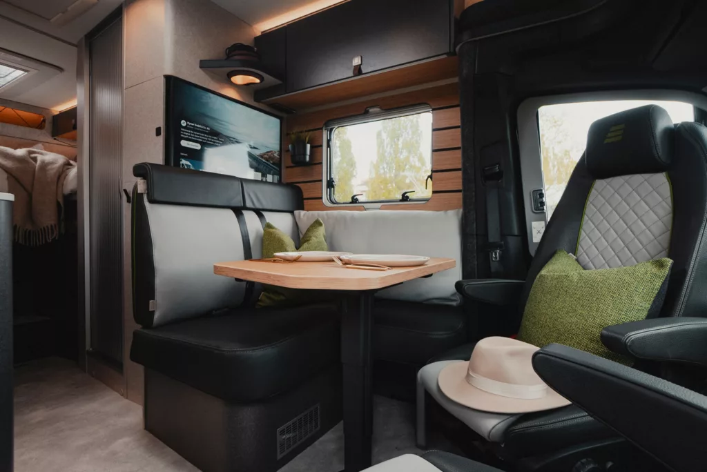 HYMER ML-T 570 CrossOver seating area